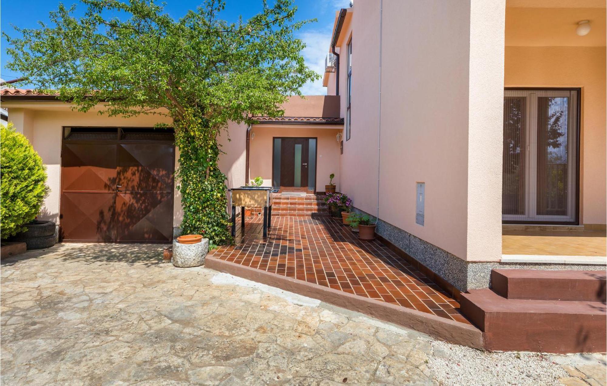 Awesome Home In Fazana With Kitchen Dış mekan fotoğraf