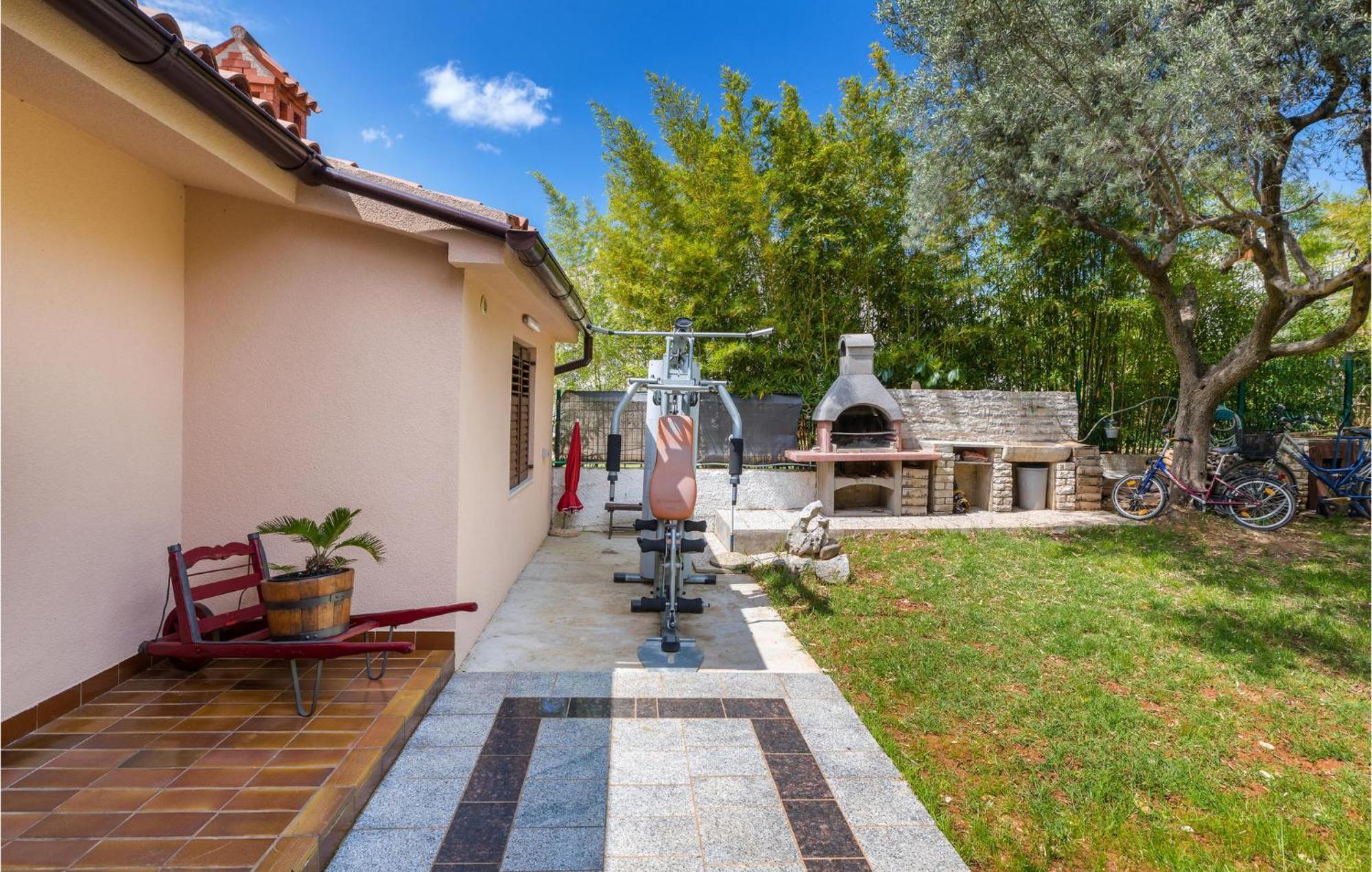 Awesome Home In Fazana With Kitchen Dış mekan fotoğraf