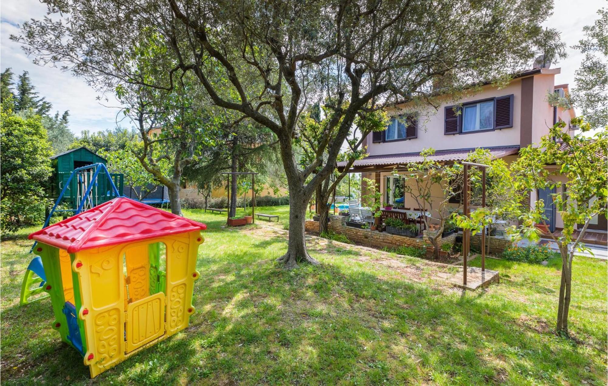 Awesome Home In Fazana With Kitchen Dış mekan fotoğraf